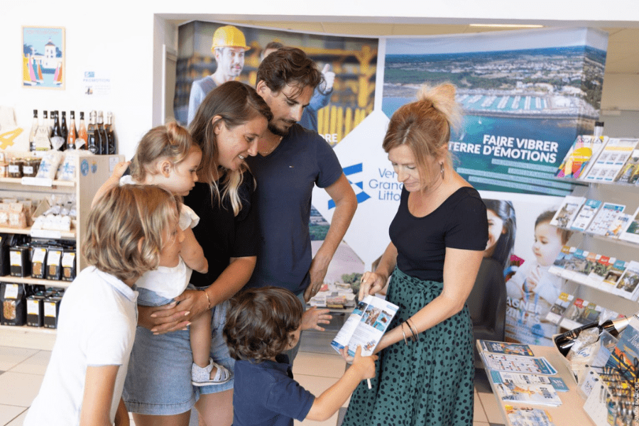 accueil-office-de-tourisme-vendee-grand-littoral-credit-photo-simon-bourcier